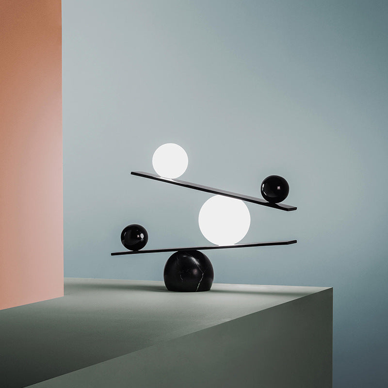 Luce Elegante Nordica - Lampada da Tavolo con Paralume in Tessuto