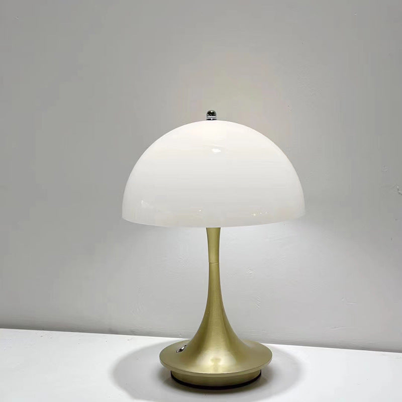 Lampada da Tavolo Nordica Retrò - Eleganza e Praticità per la Camera da Letto