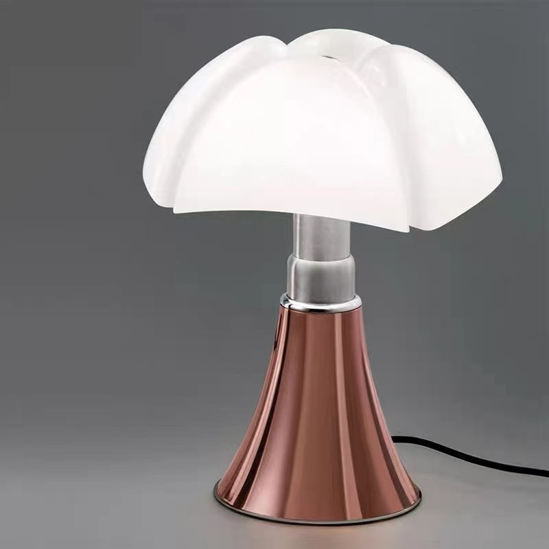Eleganza Retrò con Lampada da Tavolo Italiana