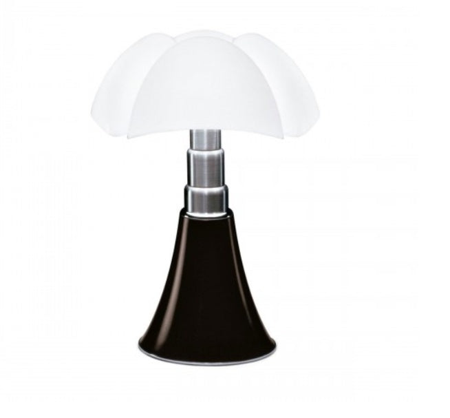 Eleganza Retrò con Lampada da Tavolo Italiana