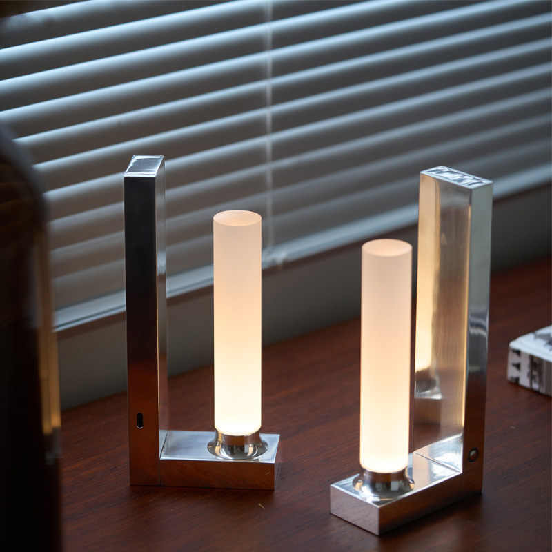 Eleganza Funzionale con Lampada Decorativa a Lunga Durata