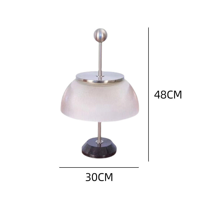 Raffinatezza Minimalista con Lampada da Tavolo in Vetro