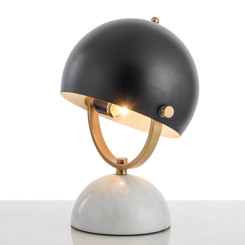 Lampada da Comodino Nordic Design - Eleganza Moderna per Ogni Ambiente
