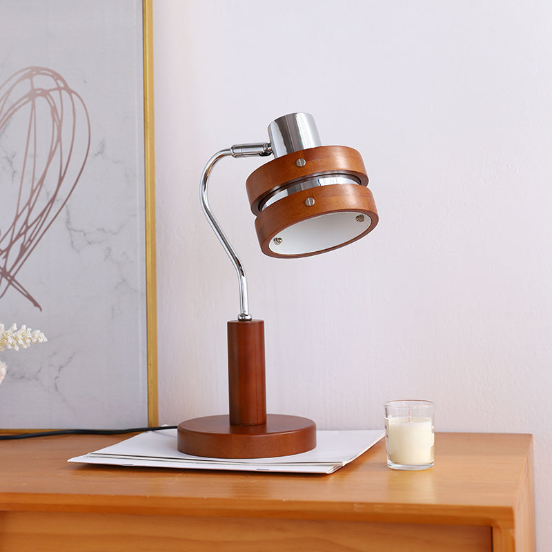 Fascino Retrò con Lampada da Tavolo in Noce Francese