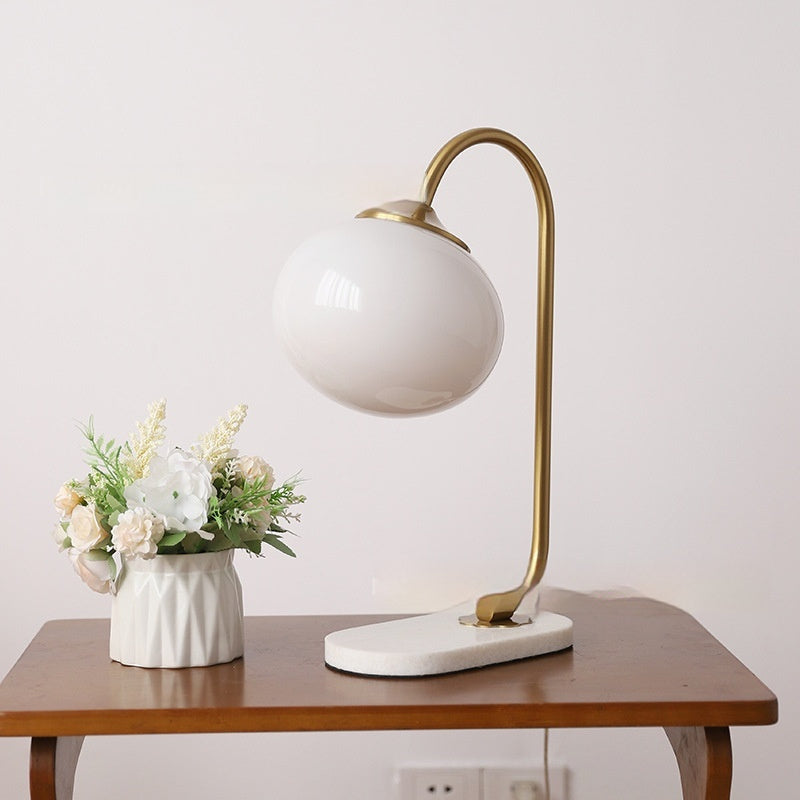 Luce d'Altri Tempi - Lampada da Comodino Stile Medioevale