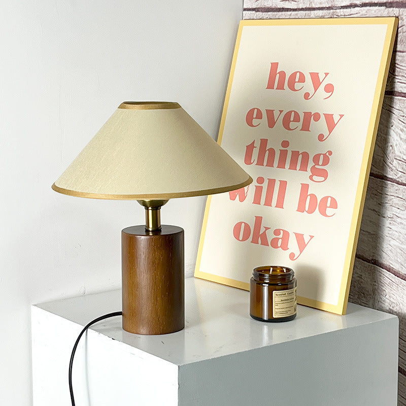 Stile Personalizzato con Lampada da Comodino Elegante