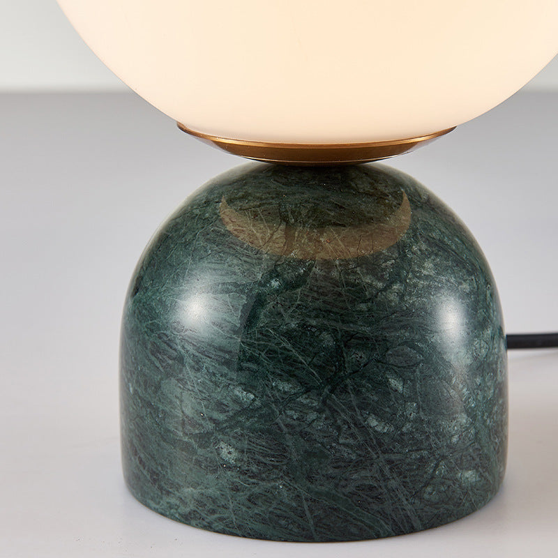 Eleganza in Vetro: La Lampada Perfetta per Ogni Ambiente