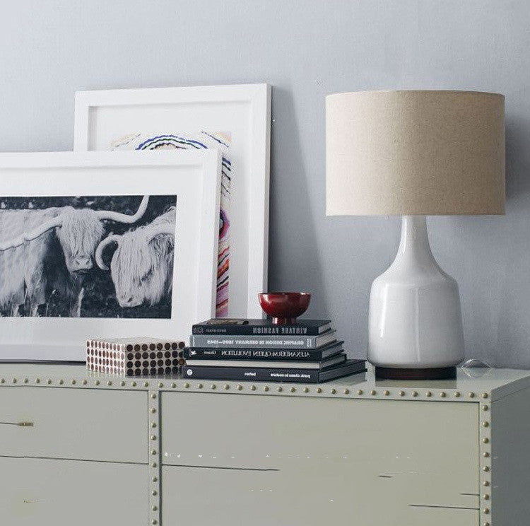 Lampada da Comodino Minimalista - Eleganza Nordica in Ceramica
