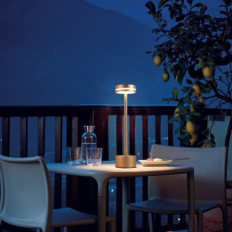 Illuminazione Elegante con Lampada da Tavolo Frisbee