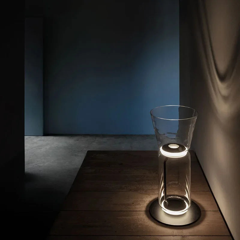 Lampada da Terra in Vetro di Design Italiano – Eleganza senza Tempo per la Tua Casa
