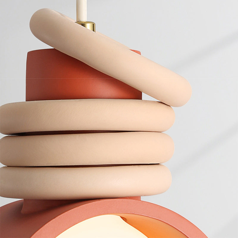 Lampada a Sospensione LED in Resina – Design Creativo e Illuminazione Regolabile