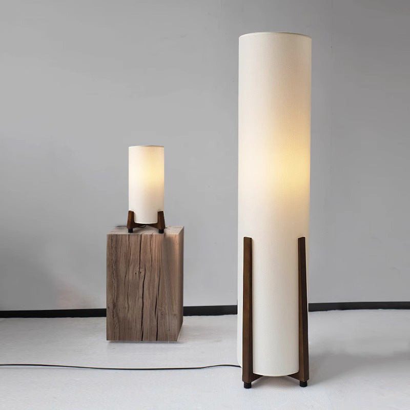 Lampada da Terra Nordica in Tessuto - Eleganza e Funzionalità per Ogni Ambiente
