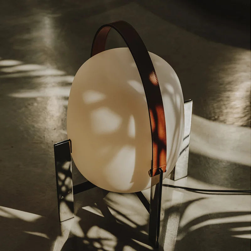 Lampada da Scrivania in Pelle: Design Nordico-Giapponese per Illuminare i Tuoi Spazi