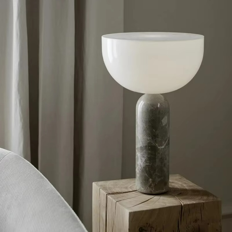 Lampada da Tavolo in Marmo con Touch LED: Design Minimalista e Funzionalità
