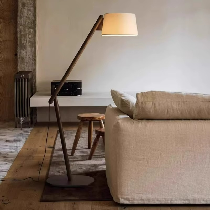 Lampada da Terra a Pesca in Legno Massello - Eleganza e Stile per Ogni Ambiente