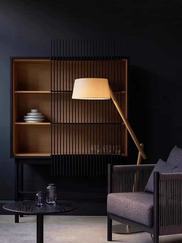 Lampada da Terra a Pesca in Legno Massello - Eleganza e Stile per Ogni Ambiente