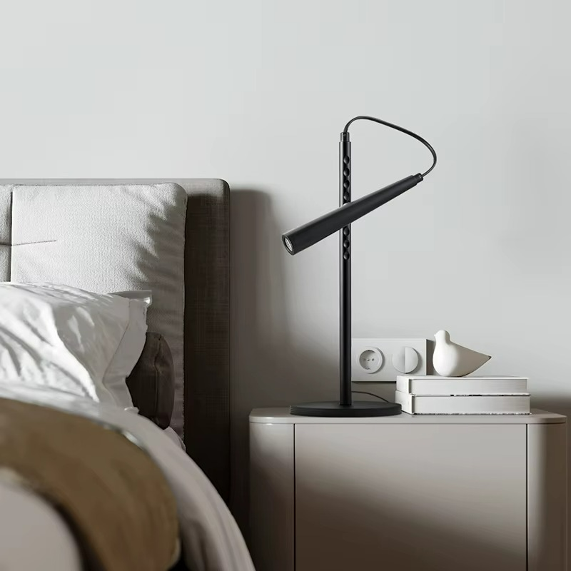 Lampada da Tavolo Nordica Moderna - Illuminazione Elegante e Funzionale per Ogni Spazio