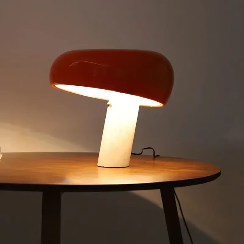 Raffinatezza Italiana con Lampada da Tavolo di Design