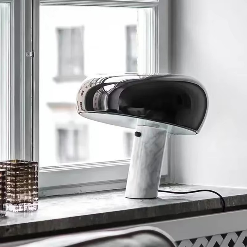 Raffinatezza Italiana con Lampada da Tavolo di Design