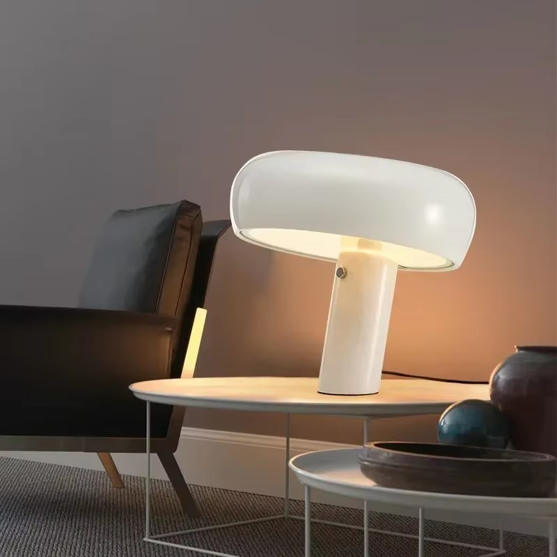 Raffinatezza Italiana con Lampada da Tavolo di Design