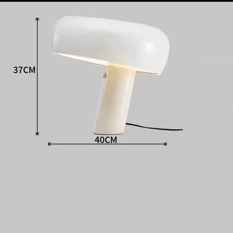 Raffinatezza Italiana con Lampada da Tavolo di Design