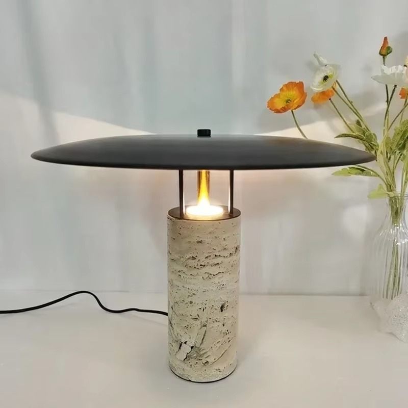 Modernità Creativa con Lampada da Comodino in Pietra