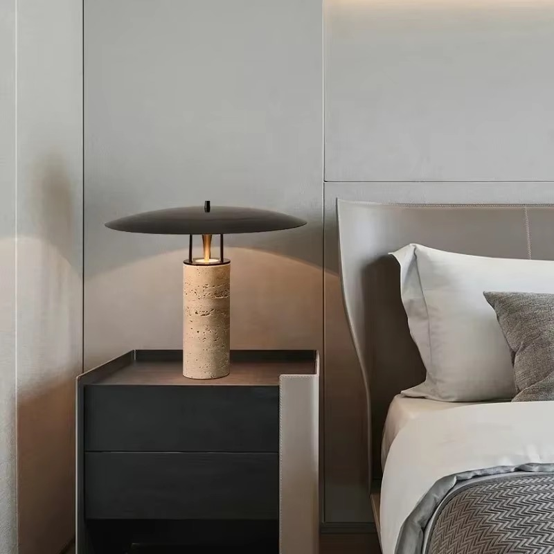 Modernità Creativa con Lampada da Comodino in Pietra
