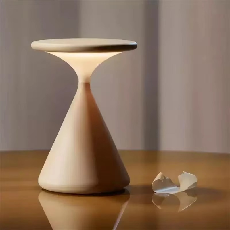 Praticità Moderna con Lampada da Tavolo Mini Portatile