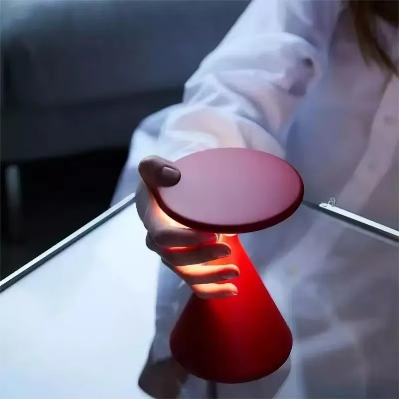 Praticità Moderna con Lampada da Tavolo Mini Portatile