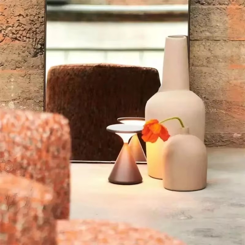 Praticità Moderna con Lampada da Tavolo Mini Portatile