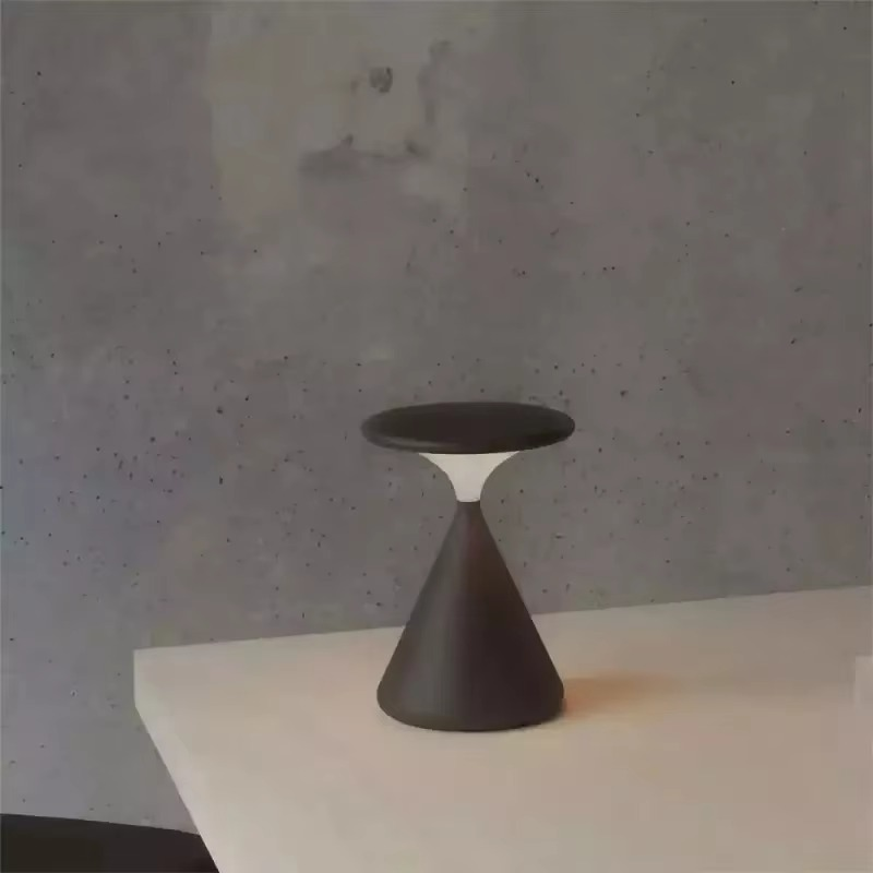 Praticità Moderna con Lampada da Tavolo Mini Portatile