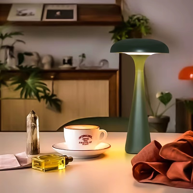 Fascino Fantasioso con Lampada da Tavolo a Forma di Medusa