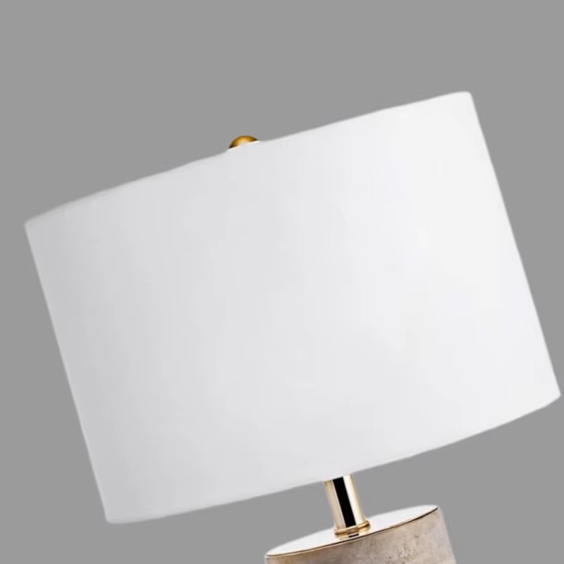Fascino Retrò con Lampade Decorative in Legno Massello