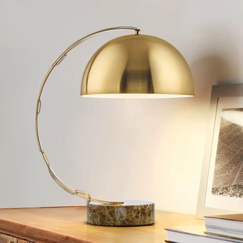 Lusso e Design con Lampada da Tavolo Artistica