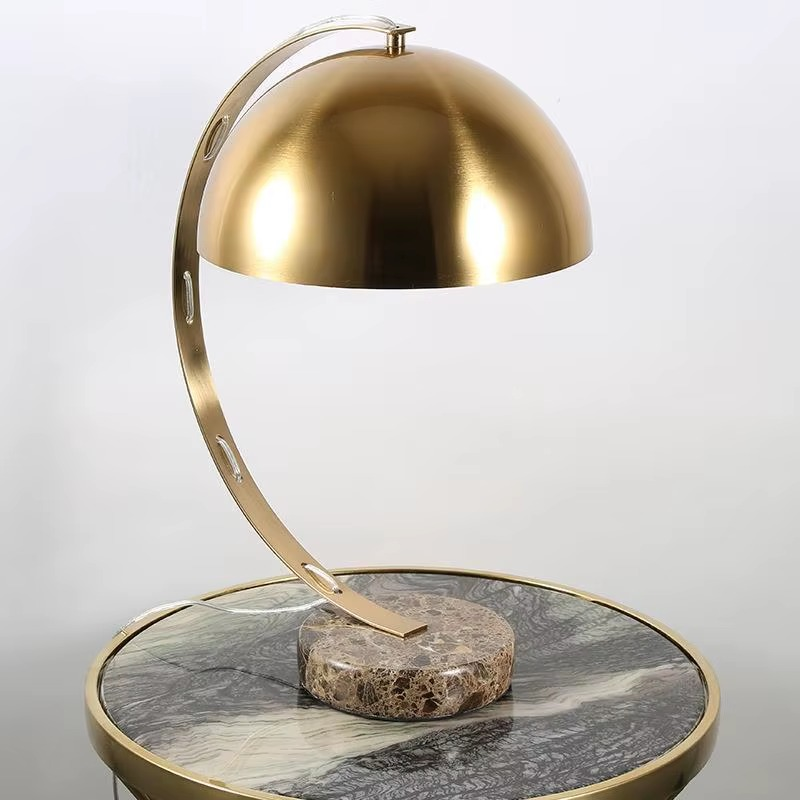 Lusso e Design con Lampada da Tavolo Artistica