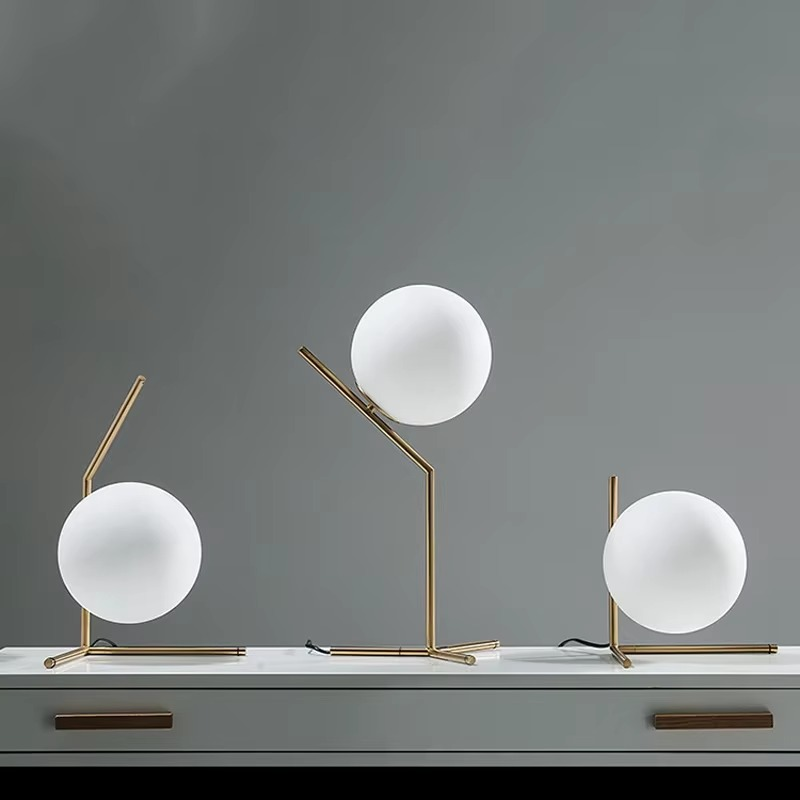 Eleganza Nordica con Lampada da Tavolo Romantica