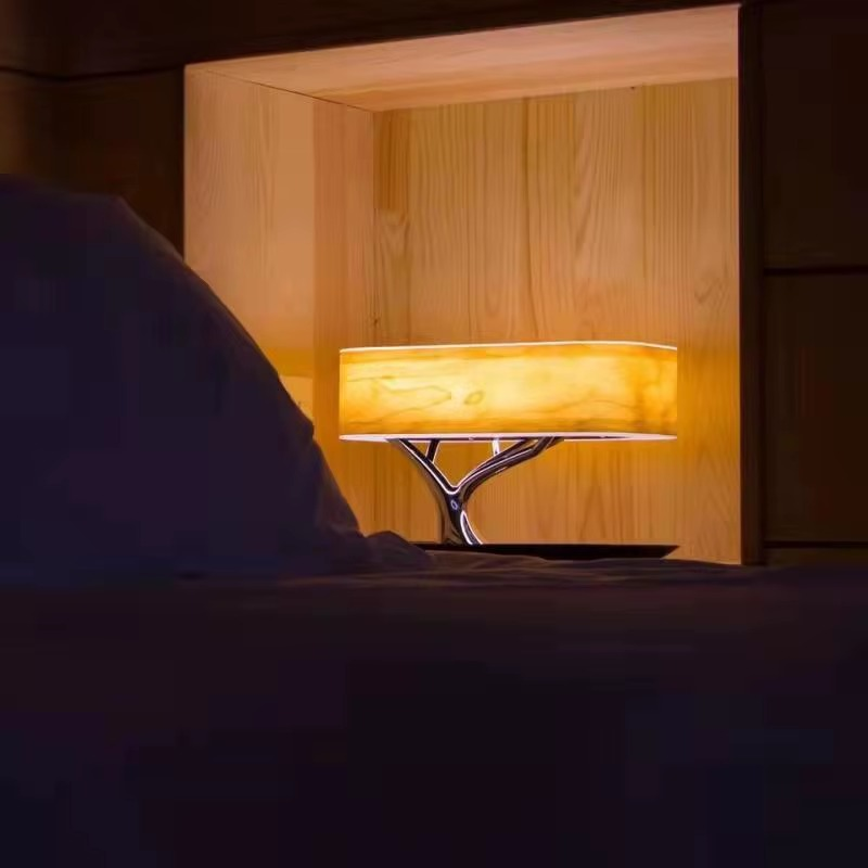 Raffinatezza Naturale con Lampada Albero con Ricarica Wireless