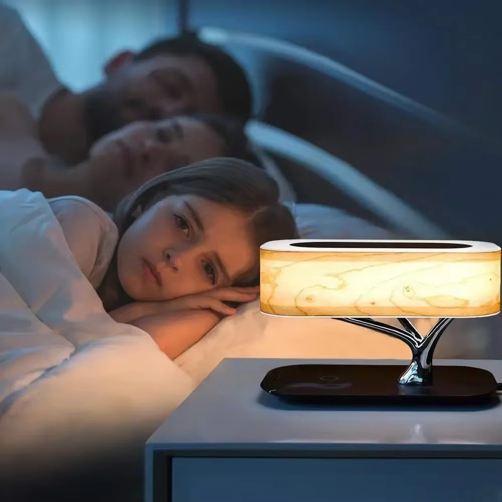 Raffinatezza Naturale con Lampada Albero con Ricarica Wireless