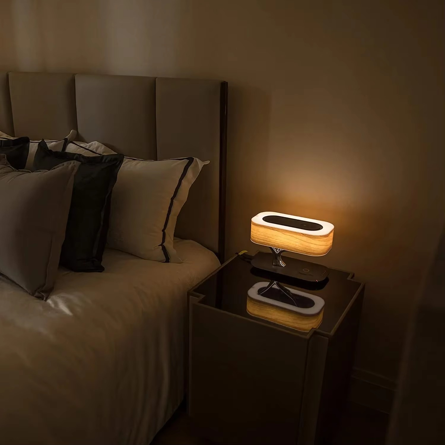 Raffinatezza Naturale con Lampada Albero con Ricarica Wireless