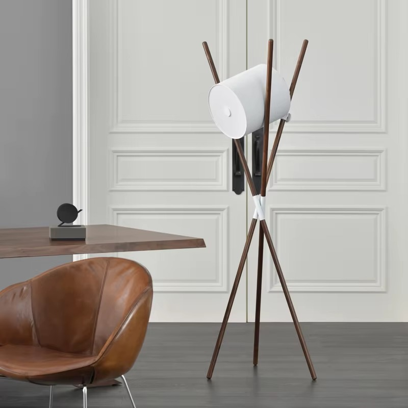Eleganza Naturale con Lampada da Terra in Legno