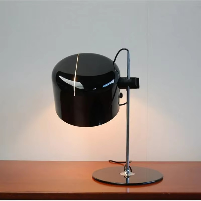 Eleganza Minimalista con Lampada da Tavolo Moderna