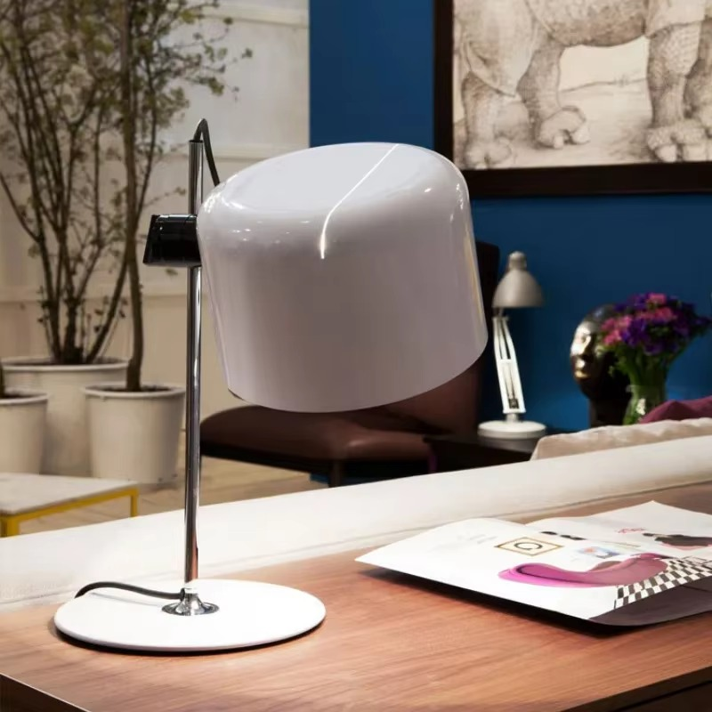 Eleganza Minimalista con Lampada da Tavolo Moderna