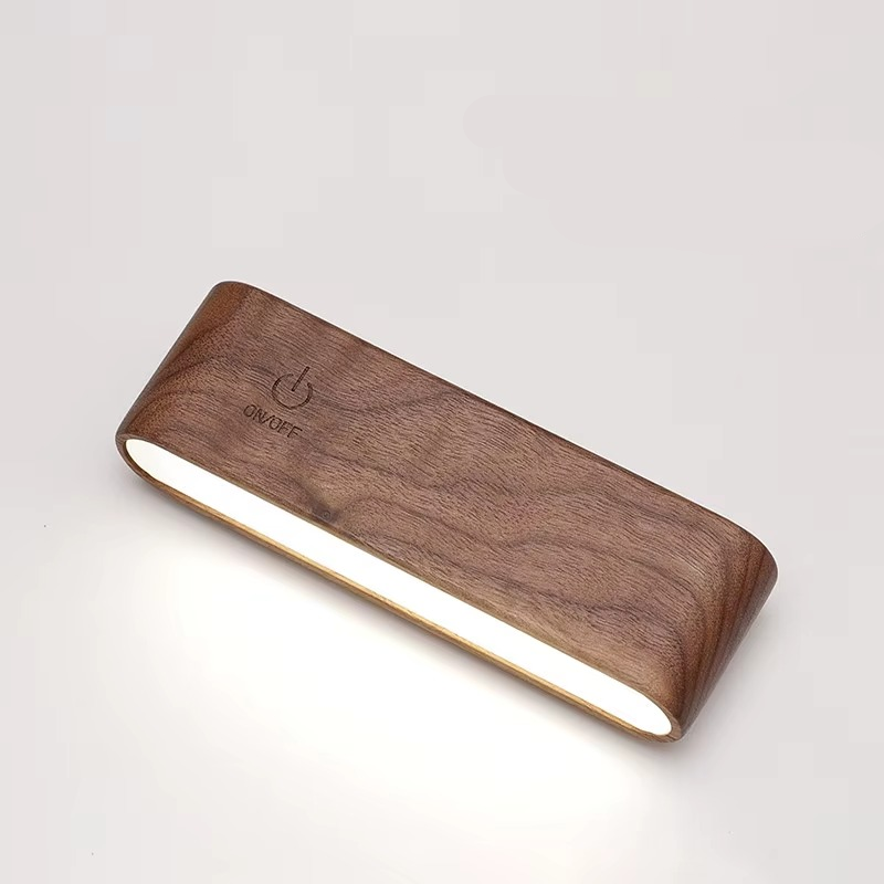 Eleganza Funzionale con Lampada da Scrivania in Legno Massello