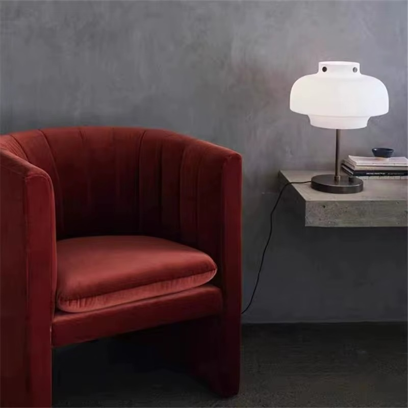 Eleganza Accogliente con Lampada da Comodino in Vetro