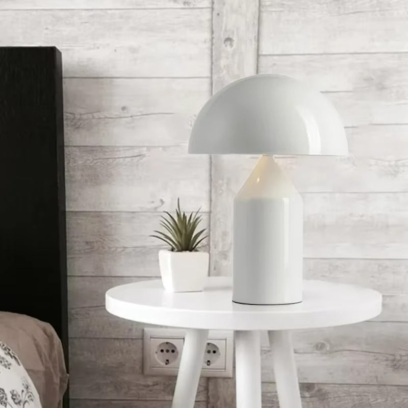 Eleganza Nordica con Lampada da Tavolo a LED "Fungo"