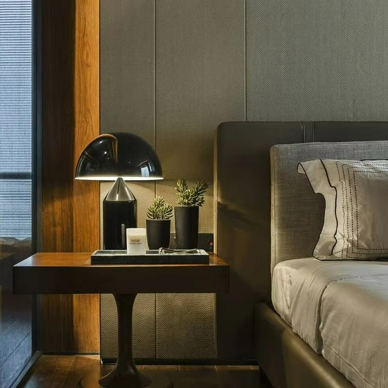 Eleganza Nordica con Lampada da Tavolo a LED "Fungo"