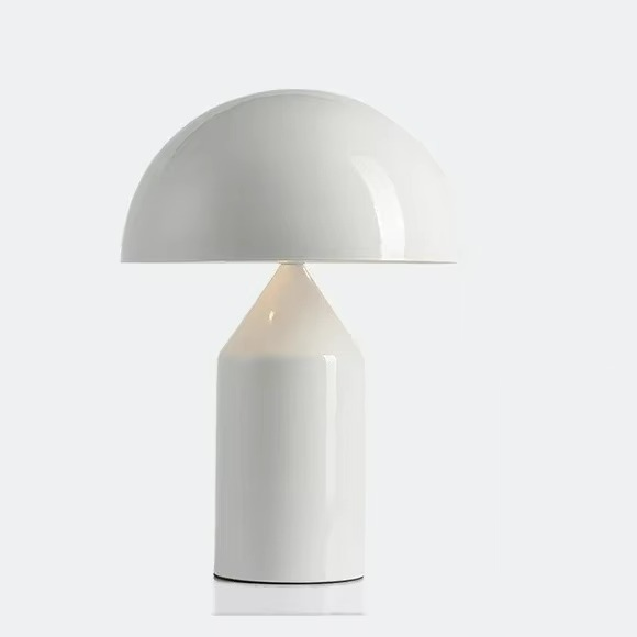 Eleganza Nordica con Lampada da Tavolo a LED "Fungo"