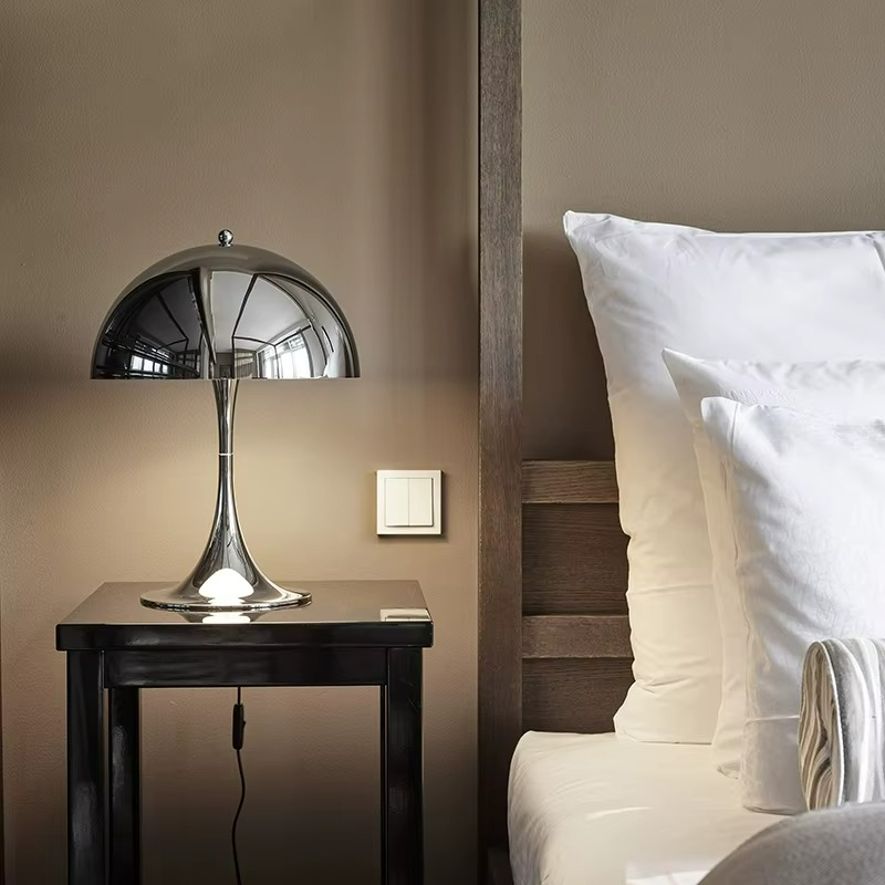 Eleganza Italiana con Lampada da Tavolo a Fungo
