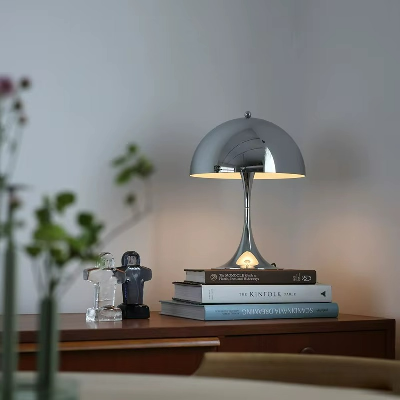 Eleganza Italiana con Lampada da Tavolo a Fungo
