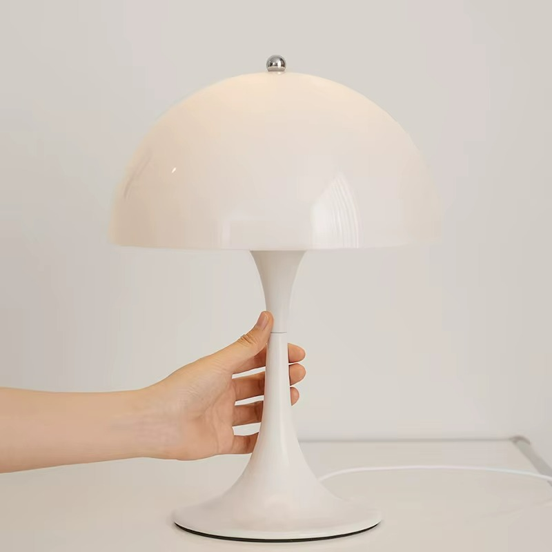 Eleganza Italiana con Lampada da Tavolo a Fungo